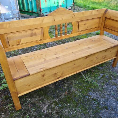 Lavice s uložným prostorem