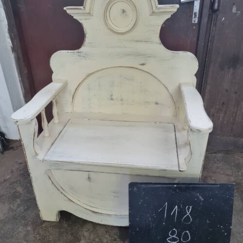 Lavička s úložným prostorem