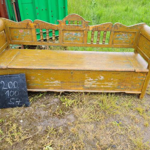 Lavice s úložným prostorem