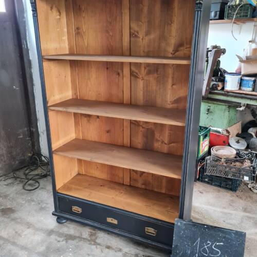 Regál se šuplíkem